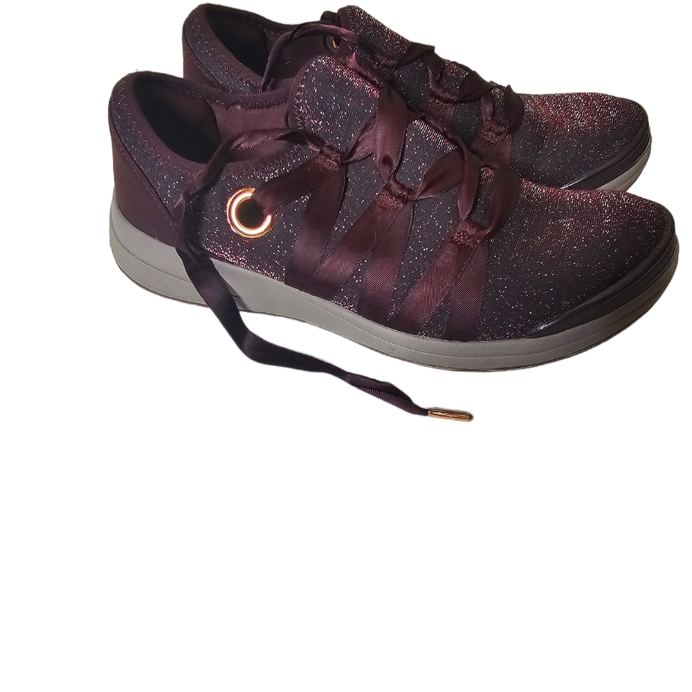 Bzees Inspire Ribbon Sneakers Womens size 7.5